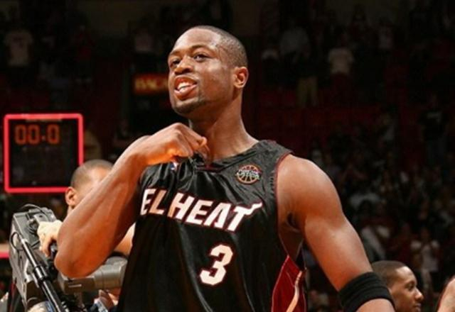 历经9场比赛的空缺，卡斯尔终于迎来了他的复出之战。（缺席9场后，卡斯尔终于迎来复出之战）