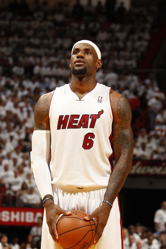 意甲半场：埃克勒卡姆远射造险，那不勒斯暂0-0乌迪内斯（意甲半场战报：埃克勒卡姆远射制造险情，那不勒斯暂与乌迪内斯0-0）