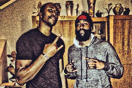 那不勒斯主席德佬拜访利雅得胜利训练基地，获赠一件C罗球衣（那不勒斯主席德劳伦蒂斯做客利雅得胜利训练基地，获赠C罗球衣）