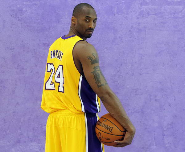 D席评心中最佳阵：卡西、孔帕尼、阿圭罗、哈维、小白在列（大卫·席尔瓦评选最强阵容：卡西、孔帕尼、阿圭罗、哈维、小白等入选）