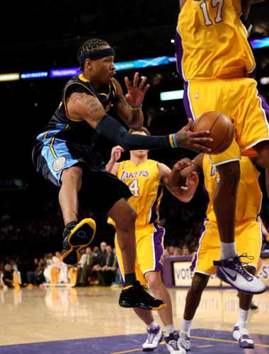 自吉鲁以来，姆巴佩是首位欧冠上演大四喜的法国球员（姆巴佩成为继吉鲁之后首位在欧冠上演大四喜的法国球员）