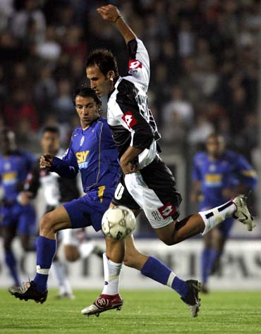 2025中国公路自行车职业联赛暨“环云南”公路自行车赛（楚雄站）燃情启程（2025中国公路自行车职业联赛暨“环云南”公路自行车赛楚雄站激情开赛）