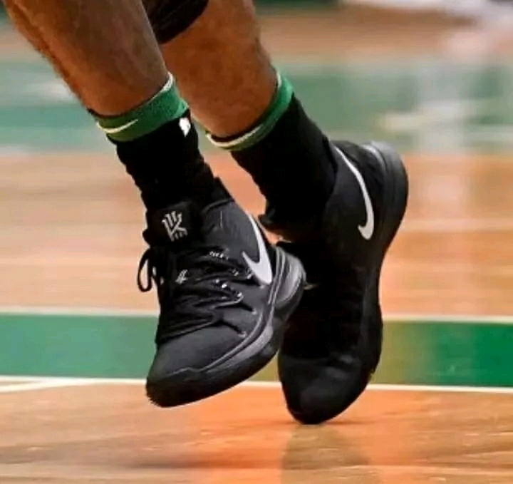 跟队：纽卡在监控伊萨克的身体状况，他将回到英国参加友谊赛（队记：纽卡密切监控伊萨克身体状况，球员将返英参加友谊赛）