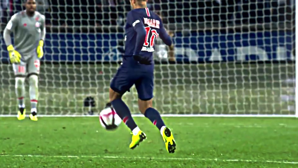 欧冠夺冠赔率：利物浦1赔5居首 3强并列紧追（欧冠冠军赔率榜：利物浦以1赔5领跑 三豪门并列追击）