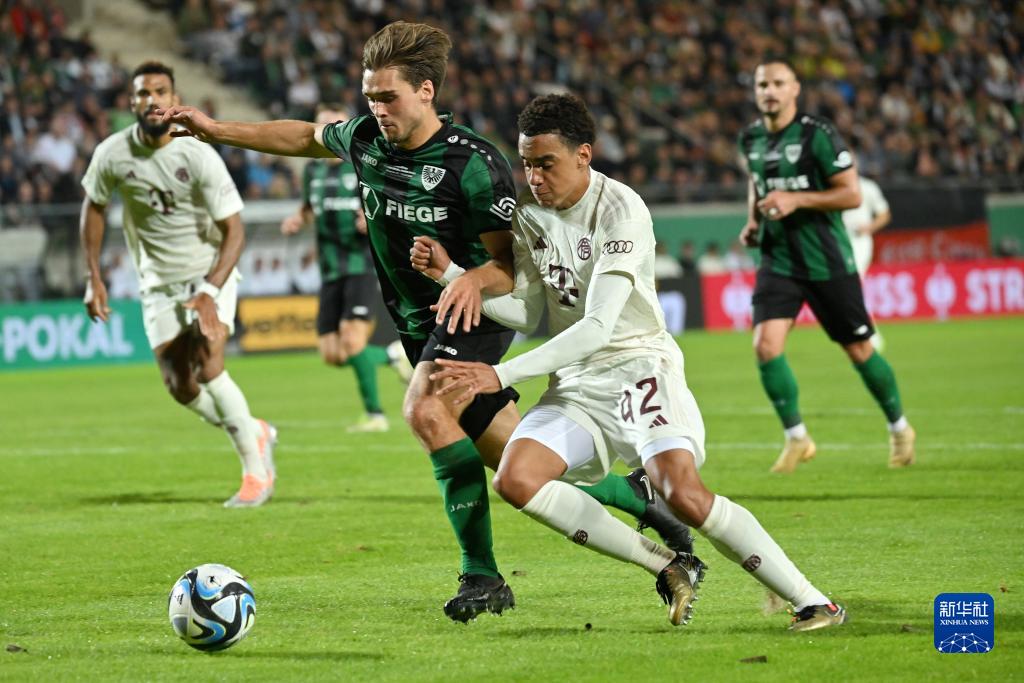 半场战报：那不勒斯1-0尤文，霍伊伦7分钟闪击，内雷斯助攻（半场快讯：那不勒斯1-0领先尤文，霍伊伦7分钟建功，内雷斯送助攻）