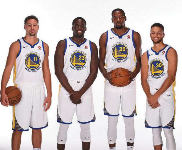 就在今天，12月8日凌晨！中超传来了青岛西海岸、武汉三镇和海港的新消息（12月8日凌晨，中超最新动态：青岛西海岸、武汉三镇与海港传来新进展）