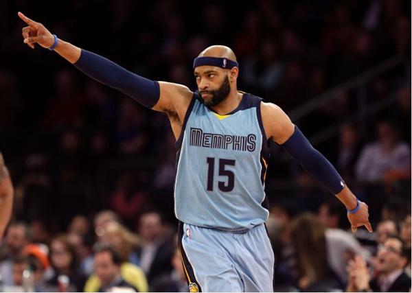 库里28+4 巴特勒伤退 勇士力克太阳（库里砍下28+4 巴特勒伤退 勇士险胜太阳）