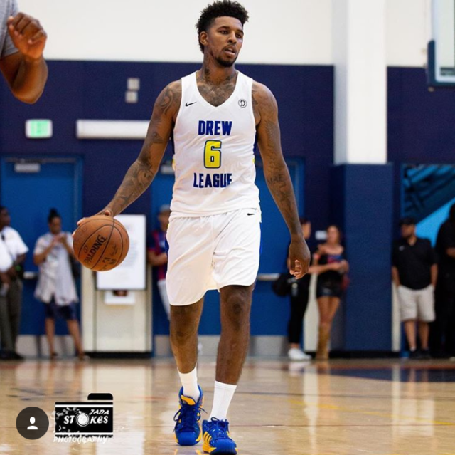 诺丁汉森林客战利物浦赛前，主帅戴奇携多名球员前往祭奠若塔（利物浦战前，诺丁汉森林主帅戴奇携多名球员悼念若塔）