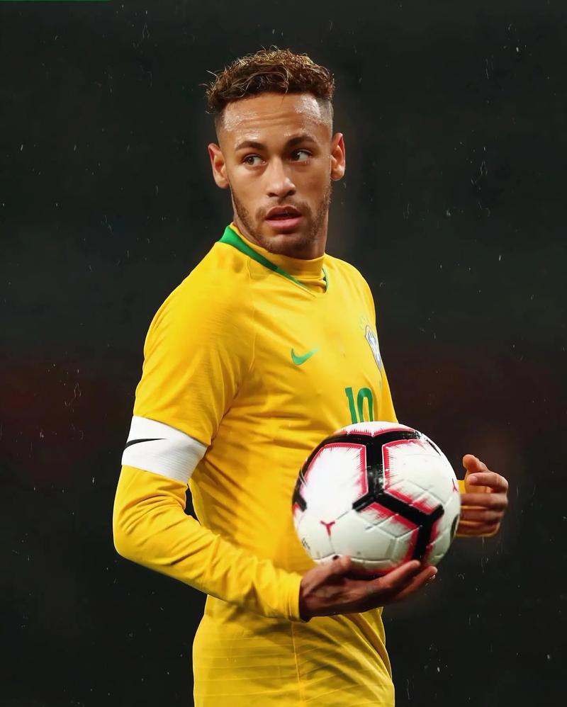 B席48次英超助攻超越阿圭罗，曼城队史仅次于丁丁和D席（B席英超助攻达48次，已超阿圭罗，曼城队史仅逊丁丁与D席）