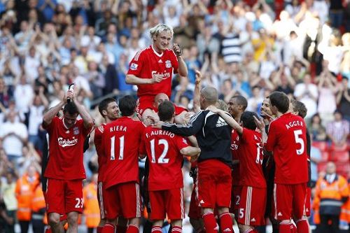 米兰官方欢迎里贝里造访米兰内洛，并发布其与迈尼昂合影（米兰官方晒照：里贝里到访米兰内洛，与迈尼昂合影）