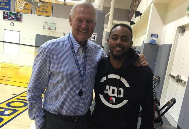 前意甲裁判谈DV9点球被吹：他和防守球员互有拉扯，都不犯规（前意甲名哨评DV9点球被判无效：与后卫相互拉拽，双方动作均不构成犯规）